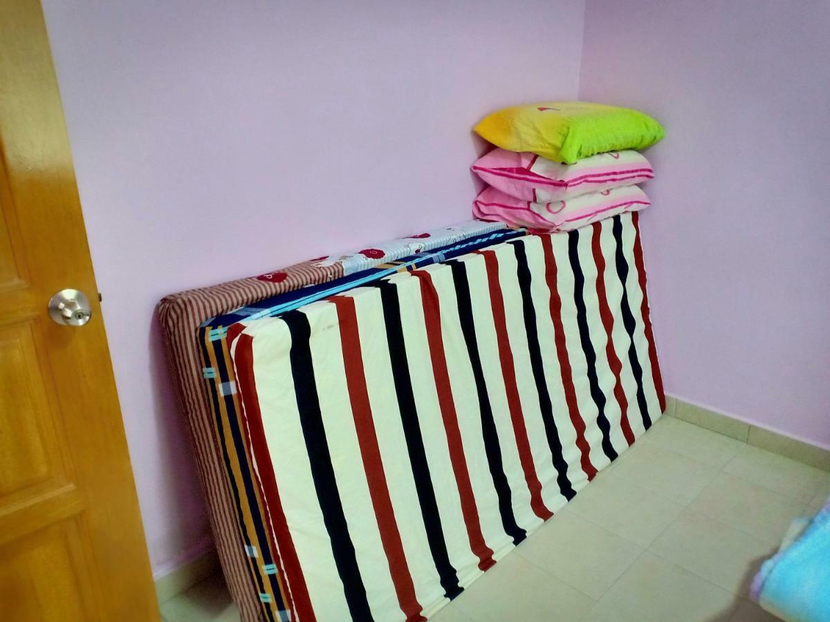 Purple Townhouse 3R2B Wifi Villa Sekinchan Luaran gambar